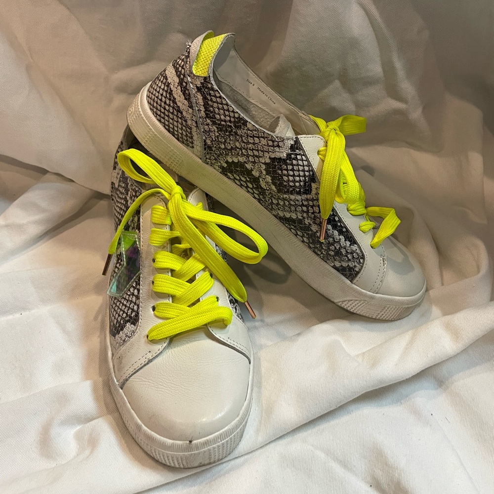 New Dolce Vita Womens Zaga Snake Print Emboss Leather Sneaker Lime Green